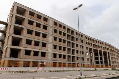 La "saracinesca di Mungivacca": quello scheletro di cemento che d� il benvenuto a chi entra a Bari
